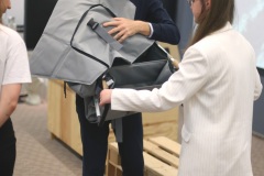 Marta Turska, "Niezbędnik "morsa". Wielofunkcyjny organizator ułatwiający zimowe kąpiele." Promotor: dr Paweł Gełesz, recenzent: dr Tomasz Kwiatkowski fot. T.Kwiatkowski