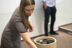 Natalia Rogowska „Nauka empatii poprzez wspólne spożywanie posiłków. Narzędzie do nauki empatii.”  promotor: dr Tomasz Kwiatkowski, recenzent: dr Anna Wachowicz fot. T.Kwiatkowski