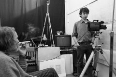 prof. Jacek Popek i as. Marek Średniawa. fot: Witold Węgrzyn. 1980 ASP Gdańsk